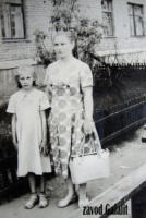 Пос. Главмосстроя, 1961 г. Усова Антонина Васильевна с племянницей Москвиной Ниной